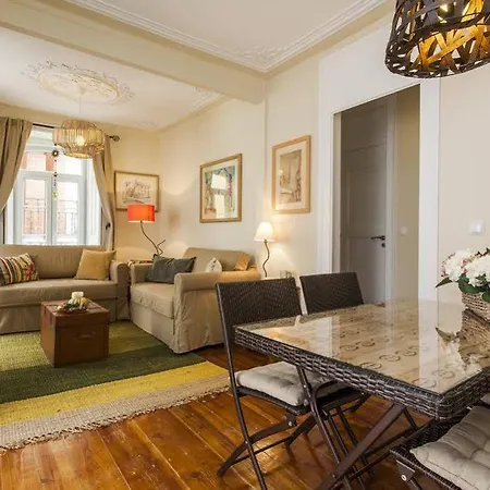 Remodeled Historic In Bairro Alto 리스본