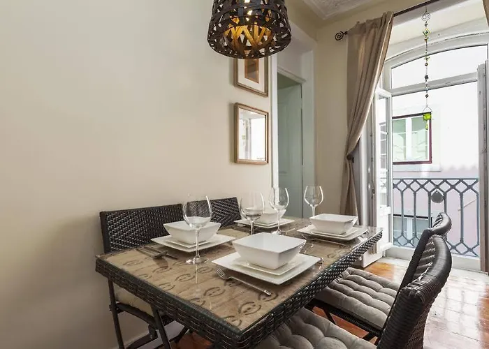 Apartamento Remodeled Historic In Bairro Alto Lisboa